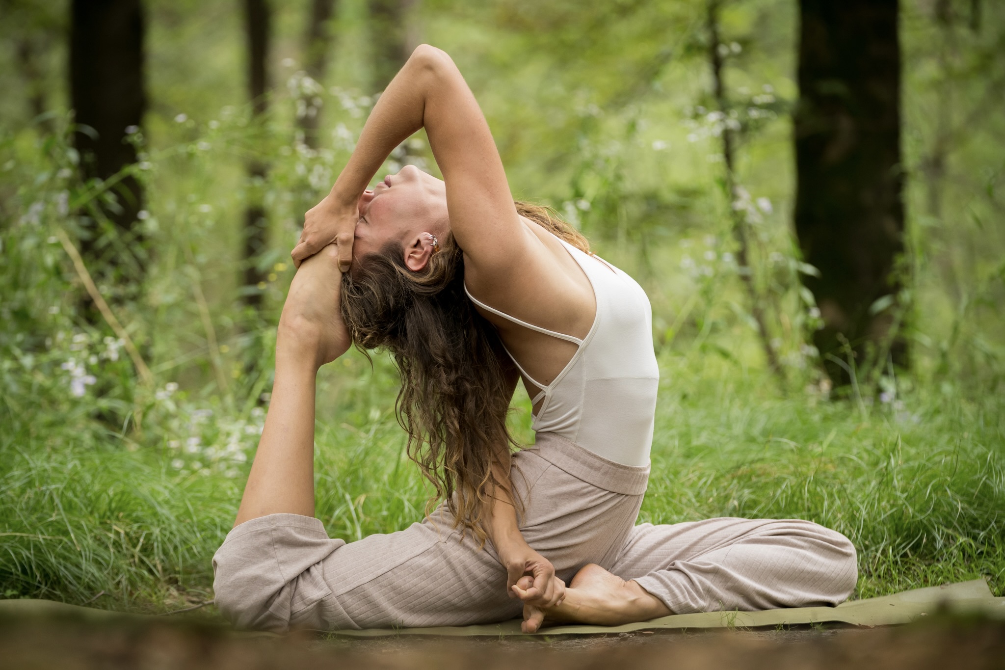 Aeden vinyasa Yoga in nature